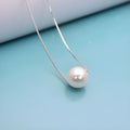 Geometric copper clavicle necklace with pearl elements and box chain in silver