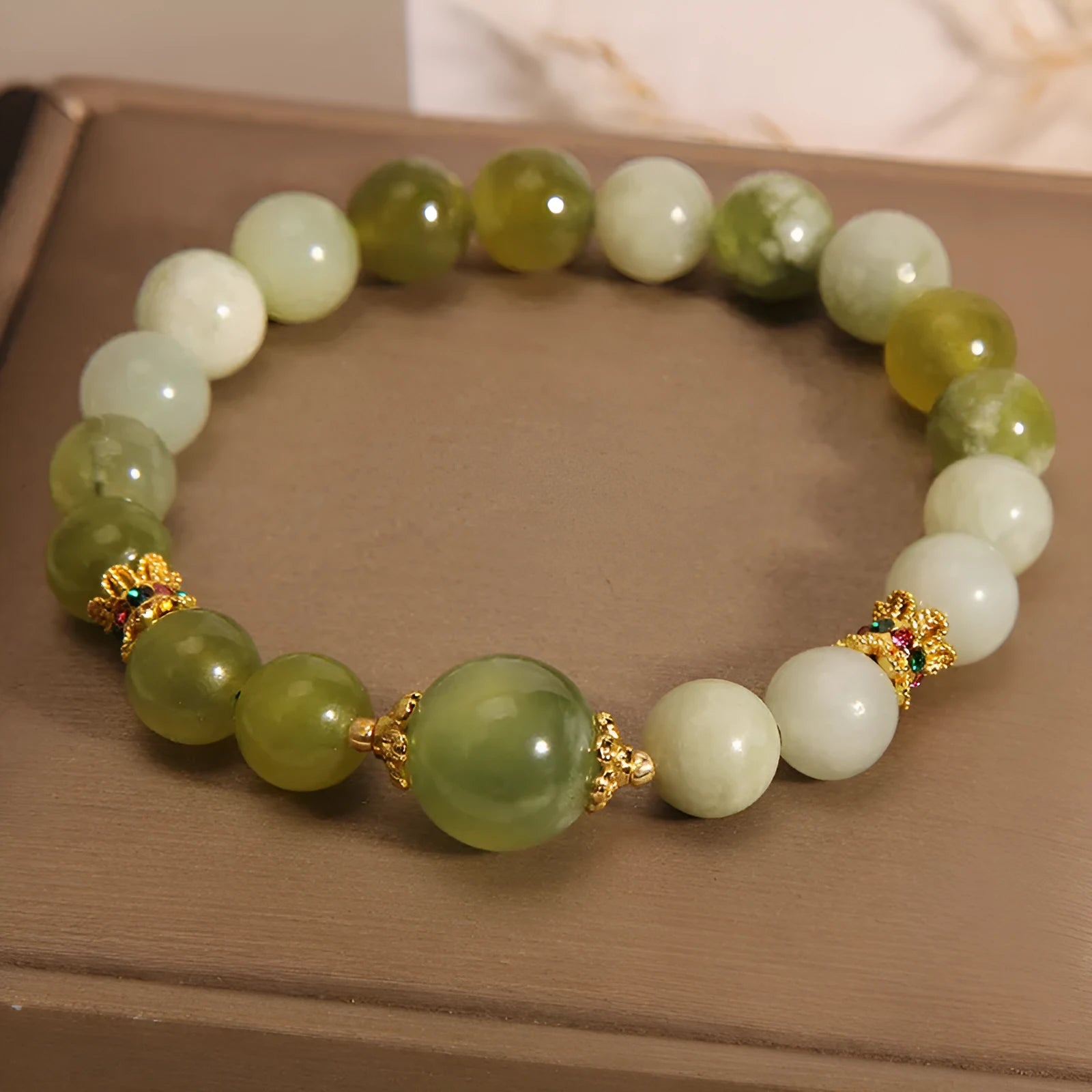 Women's Xiuyan jade bracelet in post-rain green colour with original design