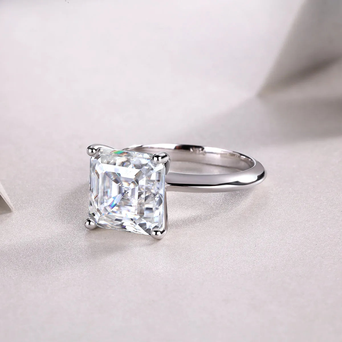 Heart-shaped moissanite wedding ring set in S925 silver with platinum plating, square 10x10mm stone, sizes 5-9, gift box