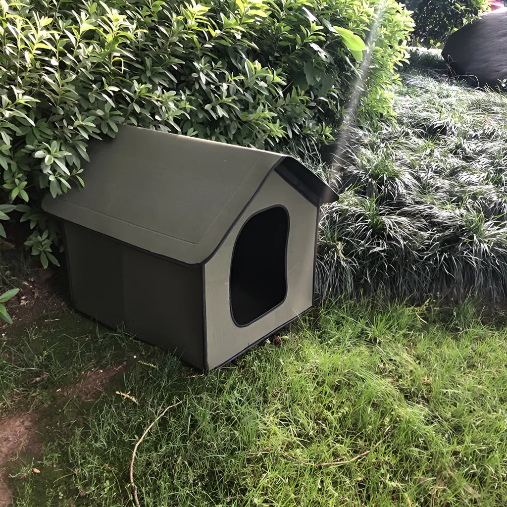 Waterproof outdoor pet kennel in camouflage colour for dogs and cats, made of chemical fibre fabric