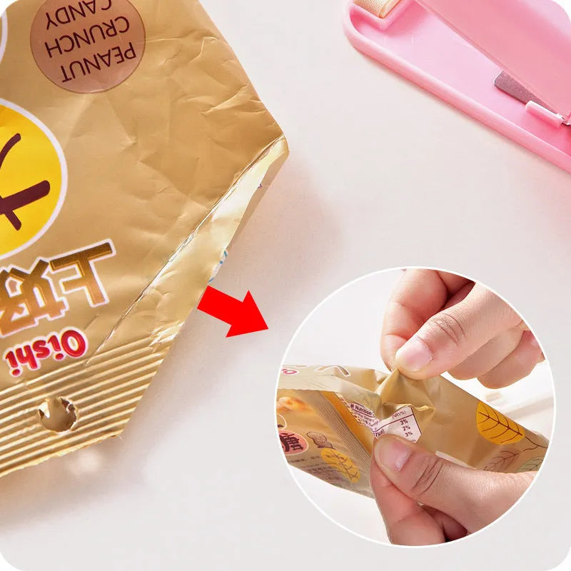 Mini bag sealer in white or pink, 9cm x 4cm x 6cm, with magnetic or non-magnetic option