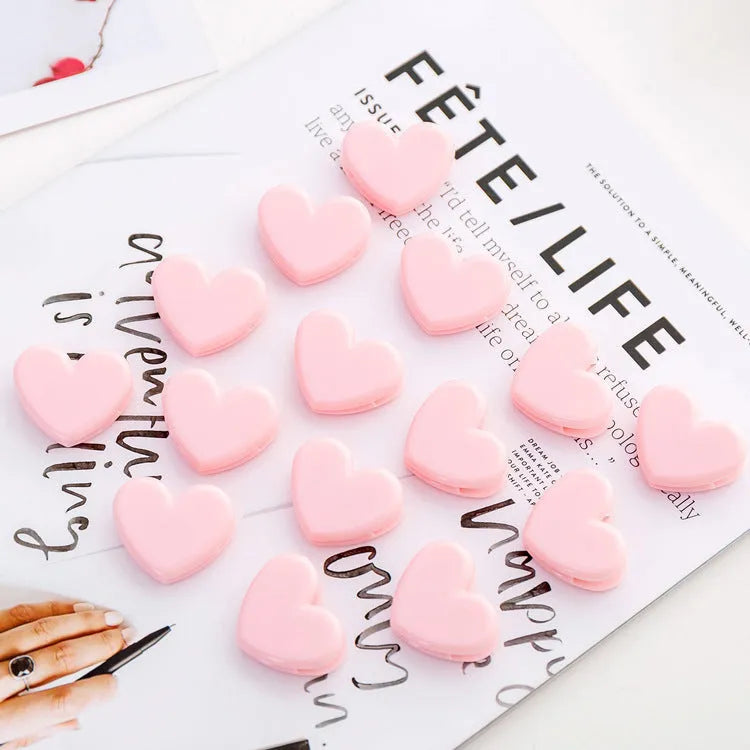 Pink heart-shaped love clip measuring 3.2 x 2.5cm for holding photos and decorations