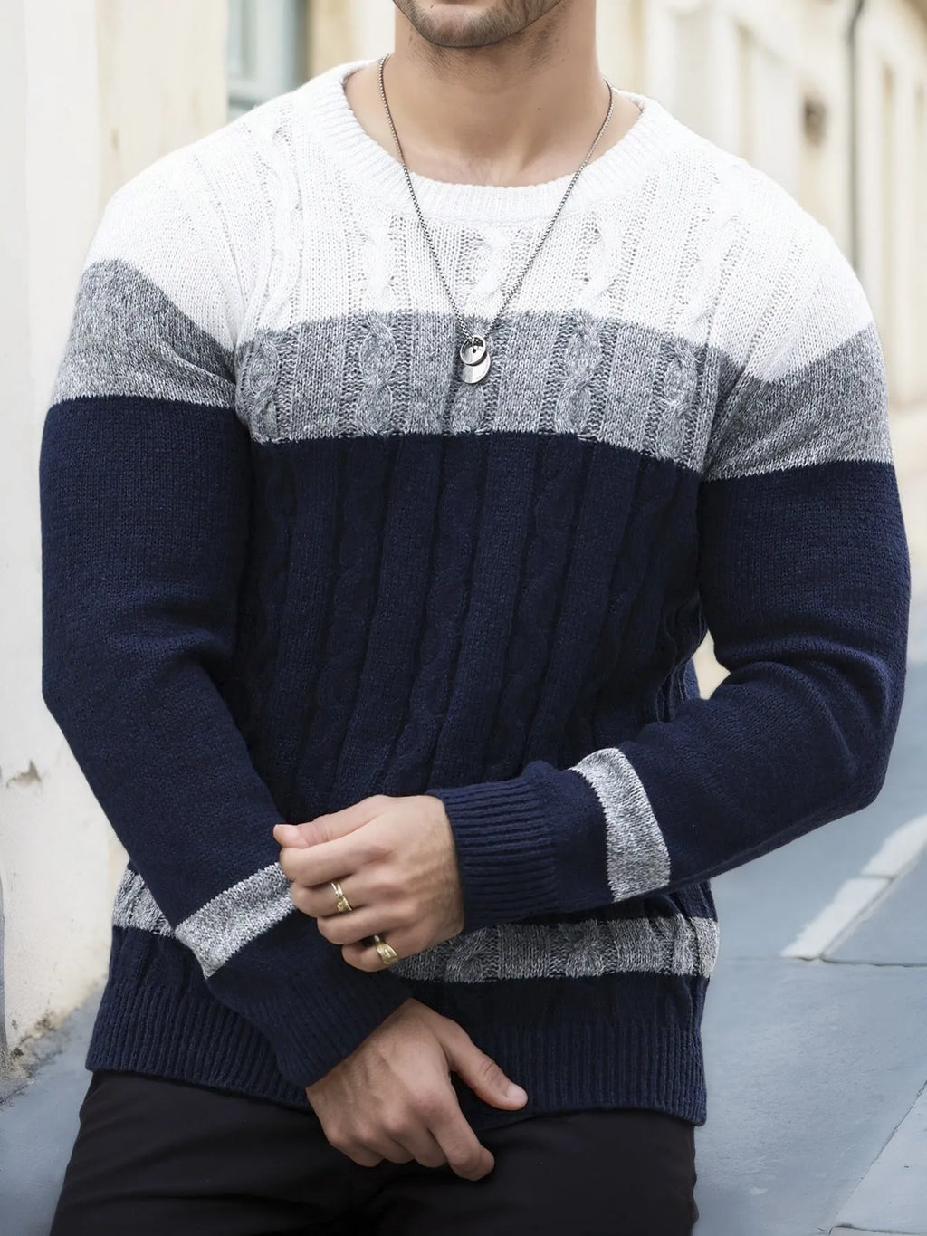 Men's colour-block crew neck pullover sweater in Blue and White Multicolor loose fit