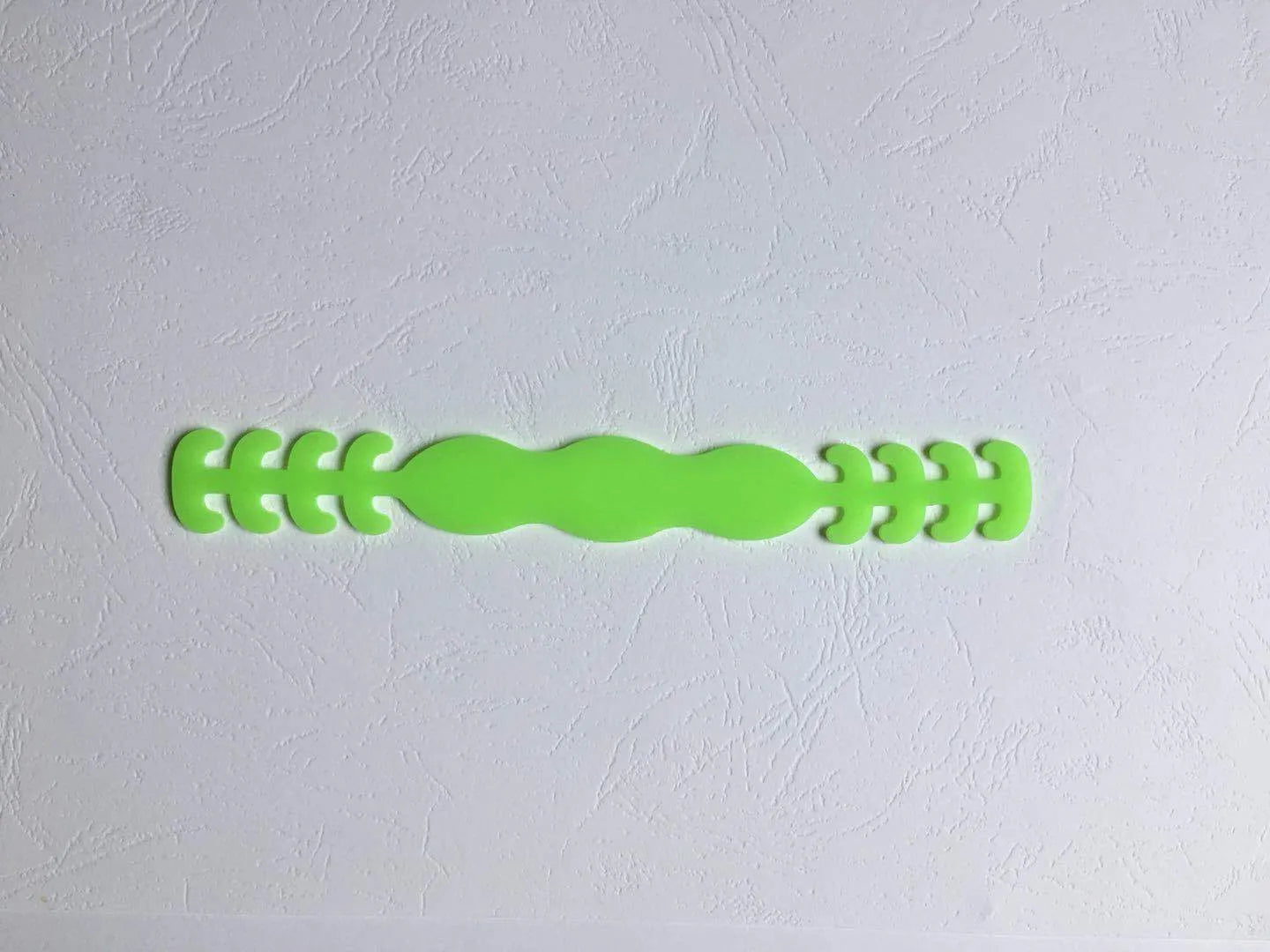 Eight silicone tool buckles in red, yellow, black, white, violet, pink, blue, and green colours.