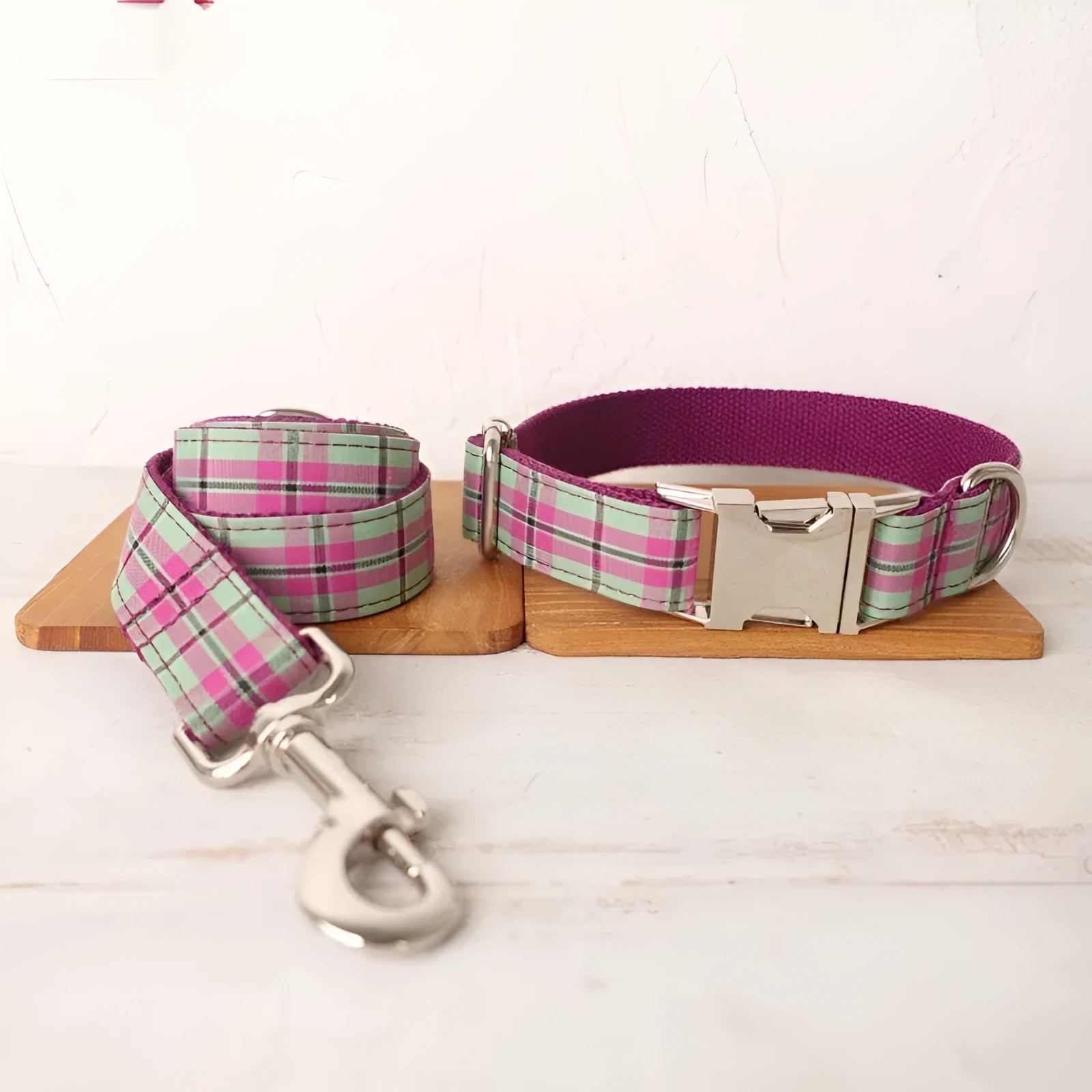Mint green dog collar and matching leash set made from tear-resistant polyester fabric