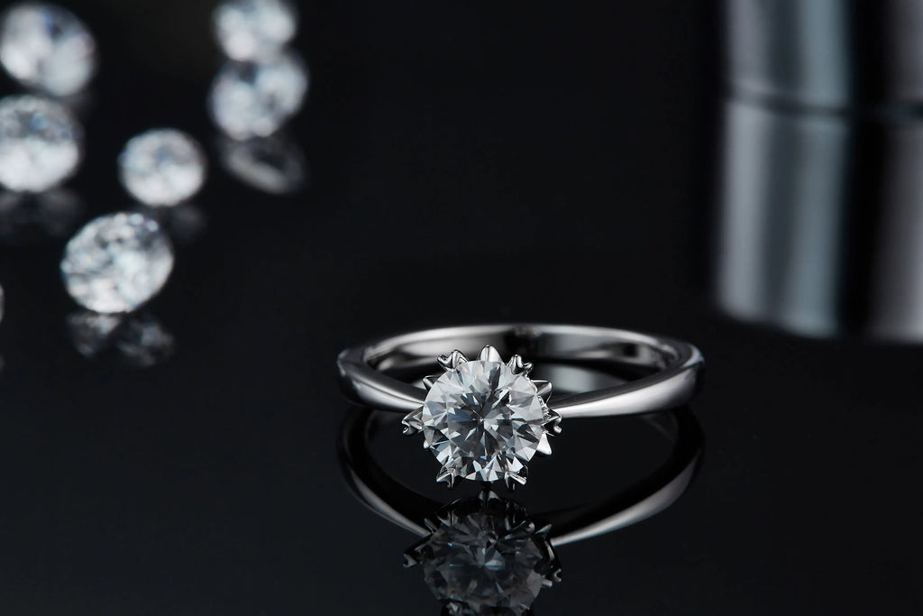 1 carat moissanite wedding ring set in S925 silver with platinum plating, sizes 5 to 9, with gift box