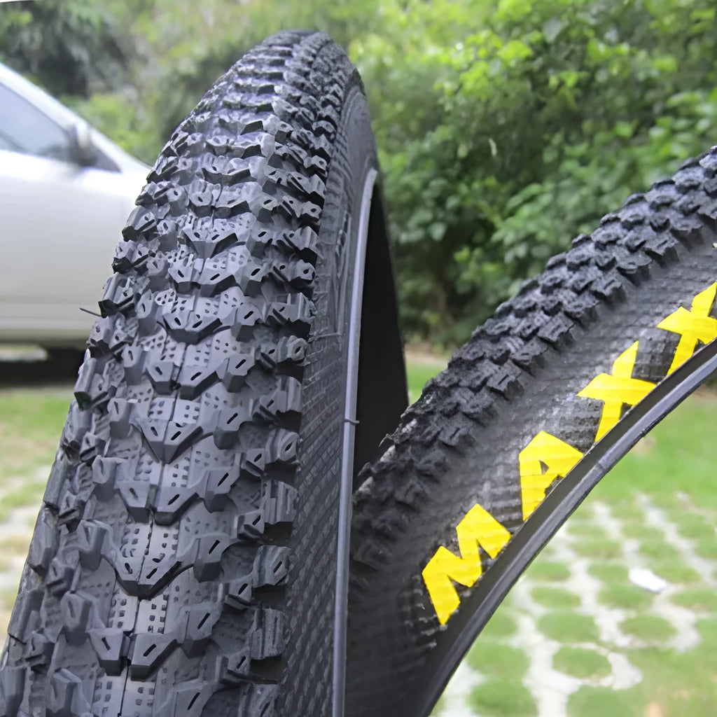 Ultralight puncture proof mountain bike tyre shown in 26, 27.5, and 29 inch sizes with black and white label sidewall options.