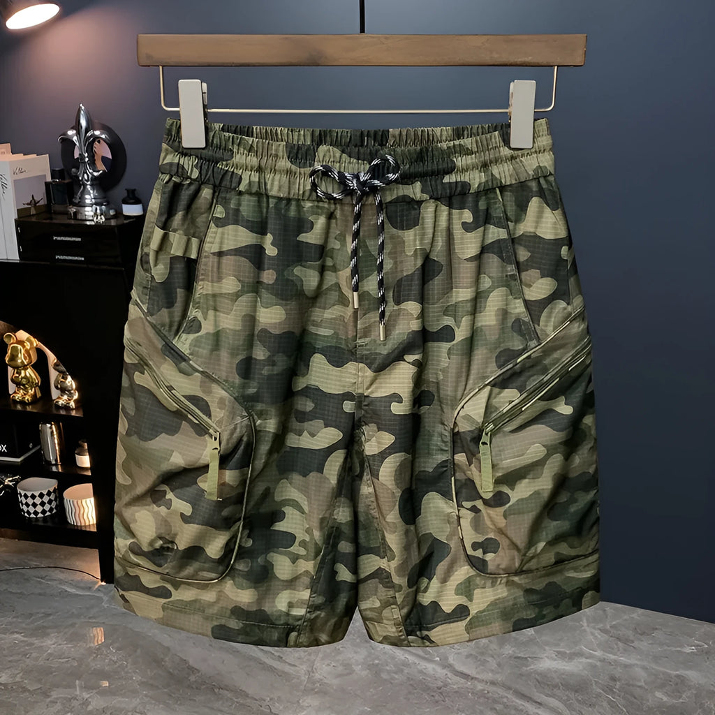 Men's camouflage cargo shorts loose fit with elastic waistband