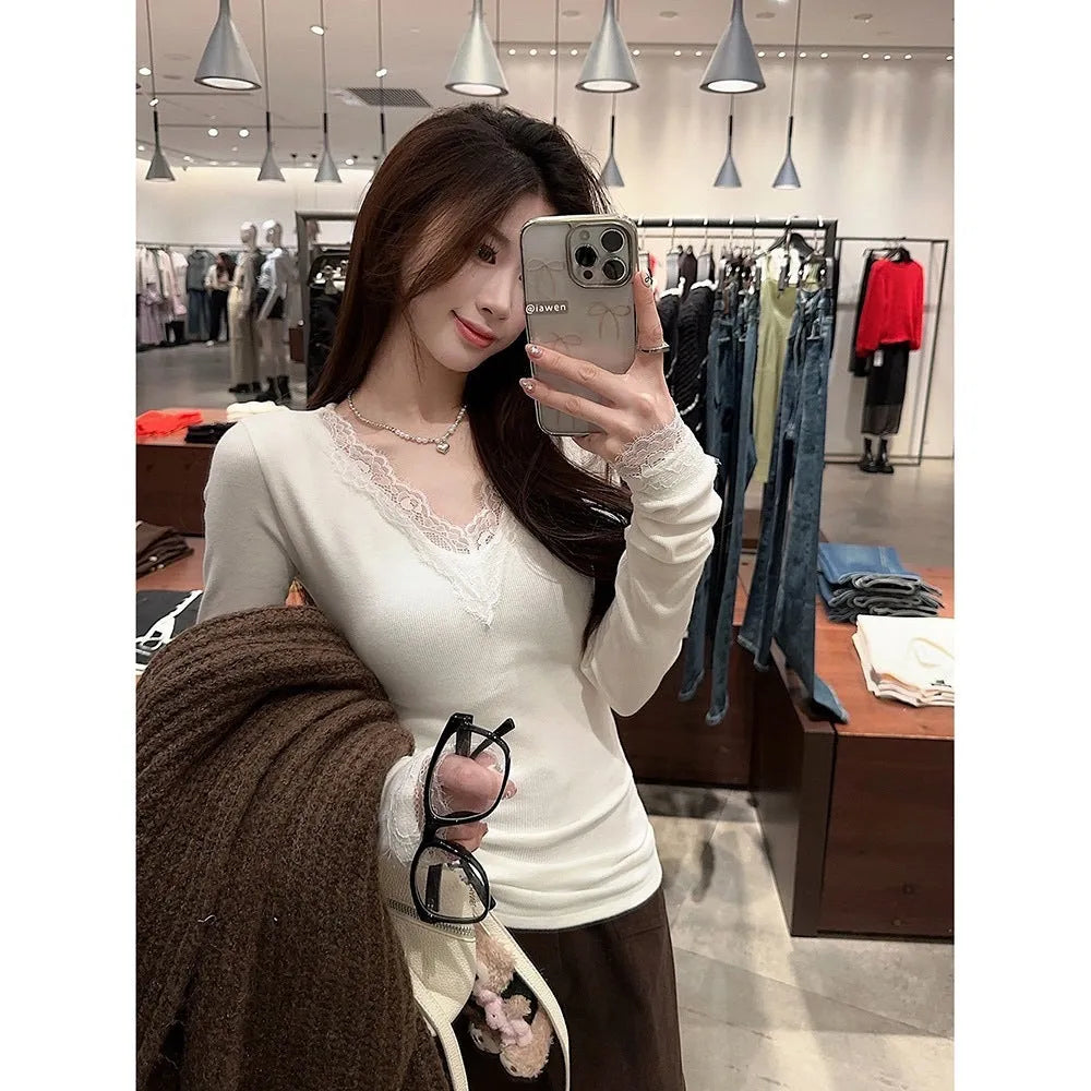 White V-neck long sleeve top with lace stitching in brushed polyester knit fabric, slim fit