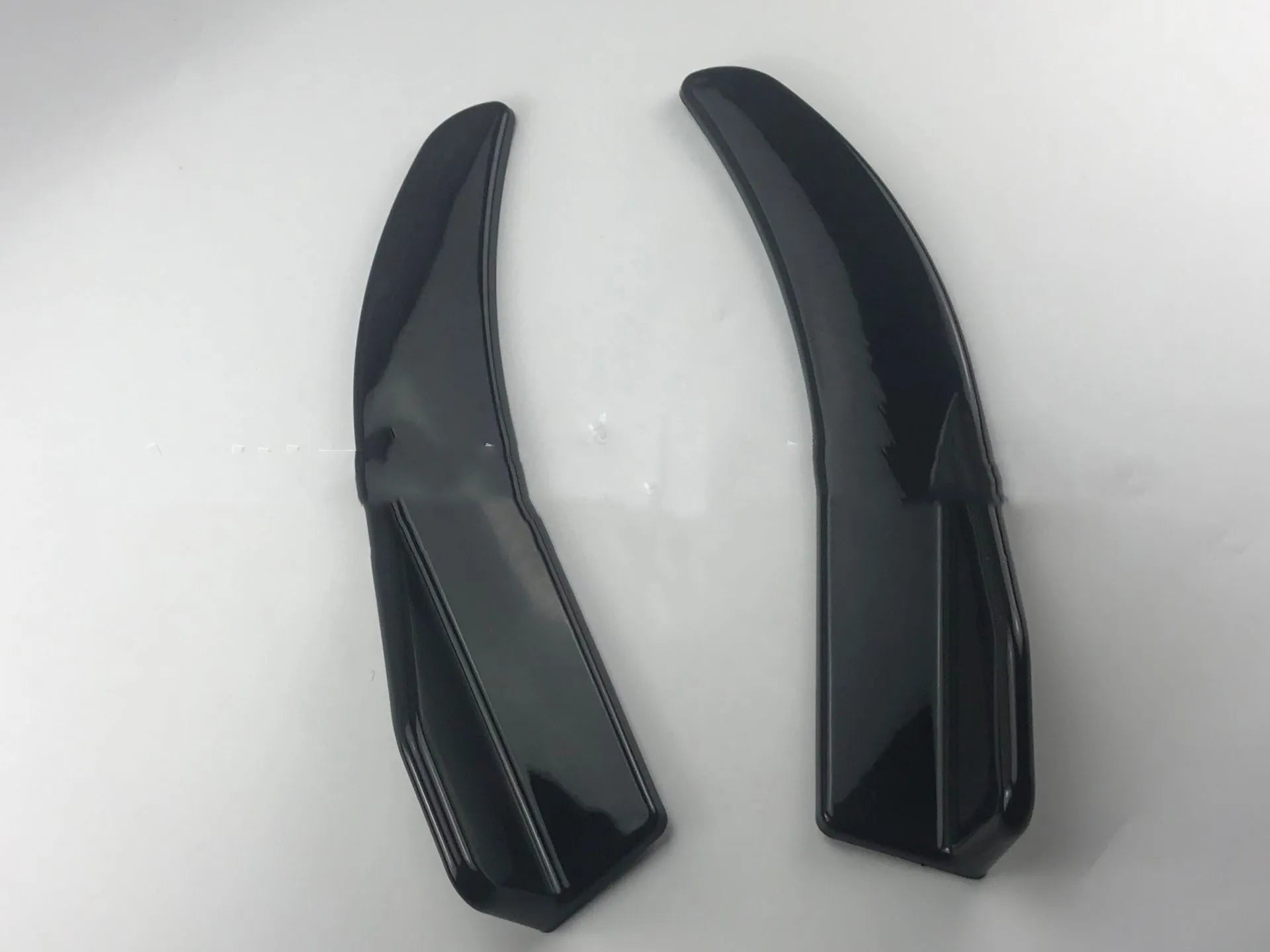 Pair of black ABS plastic car bumper deflector shovels with screw holes, 440mm wide.