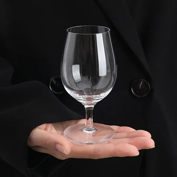 Single Malt Association 165ml crystal whisky glass with retro design on a dark surface