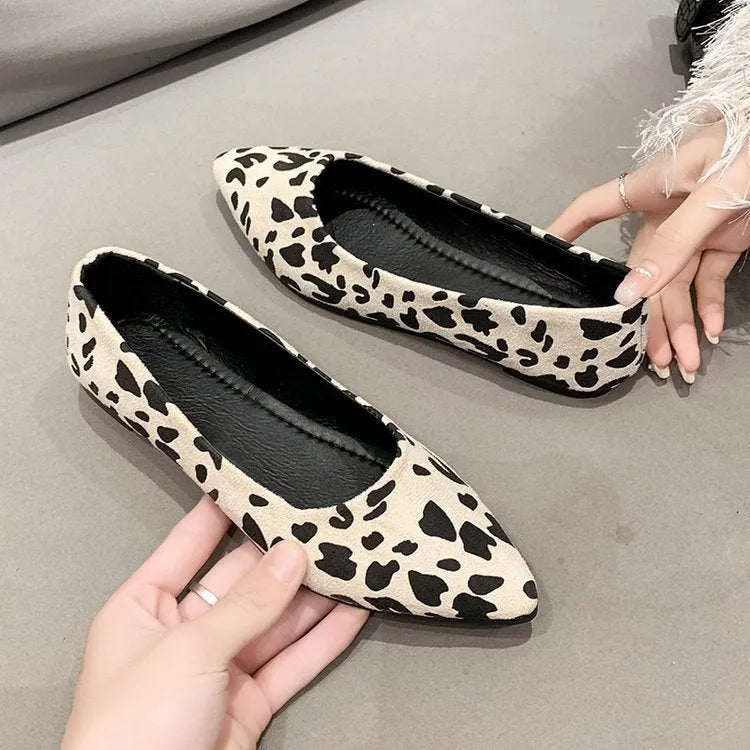 Leopard print women's flat pumps with pointed toe and low heel on rubber sole