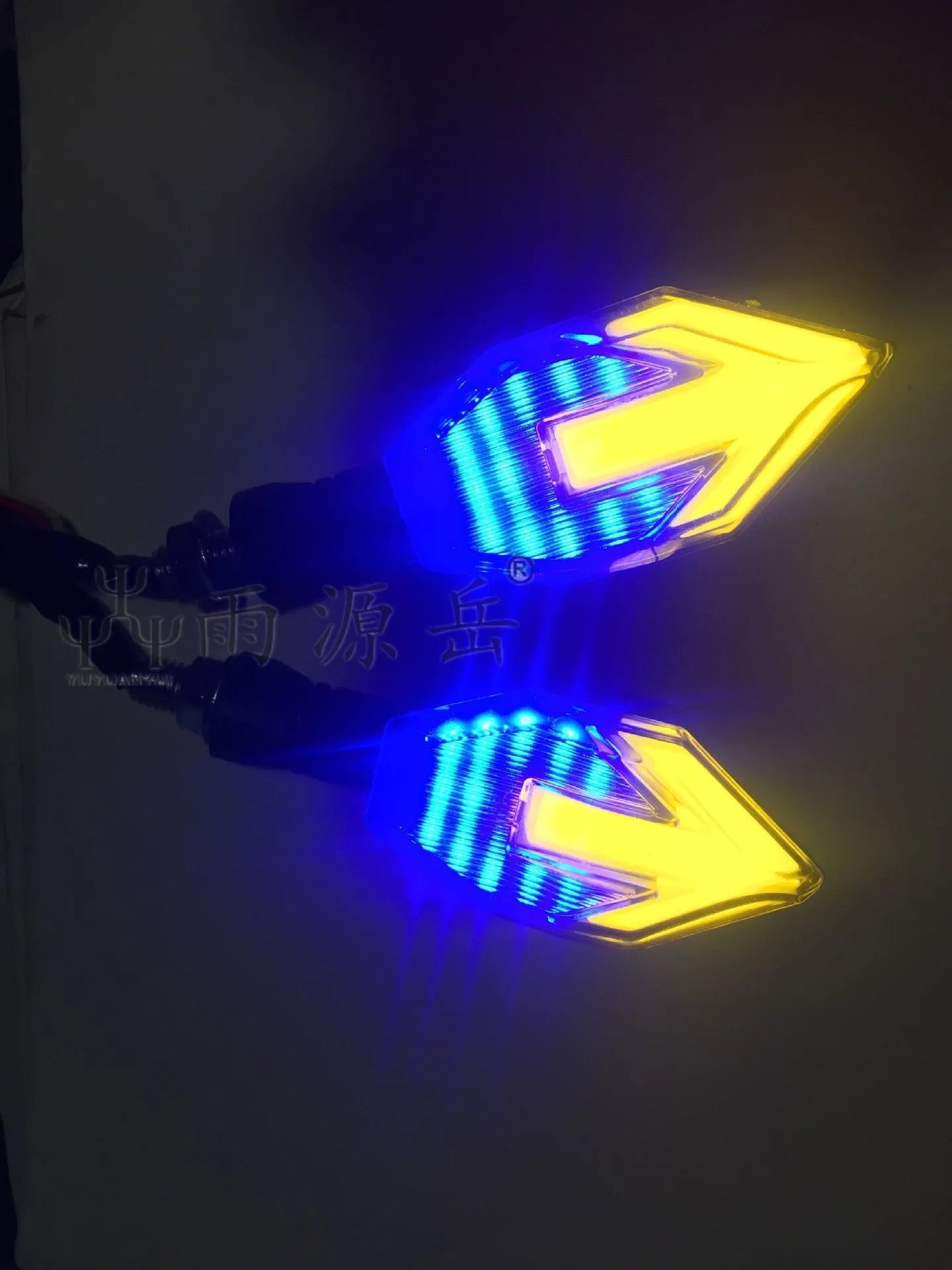 Arrow-shaped LED motorcycle turn signal lamp in ABS plastic housing for 12v universal vehicle fit.