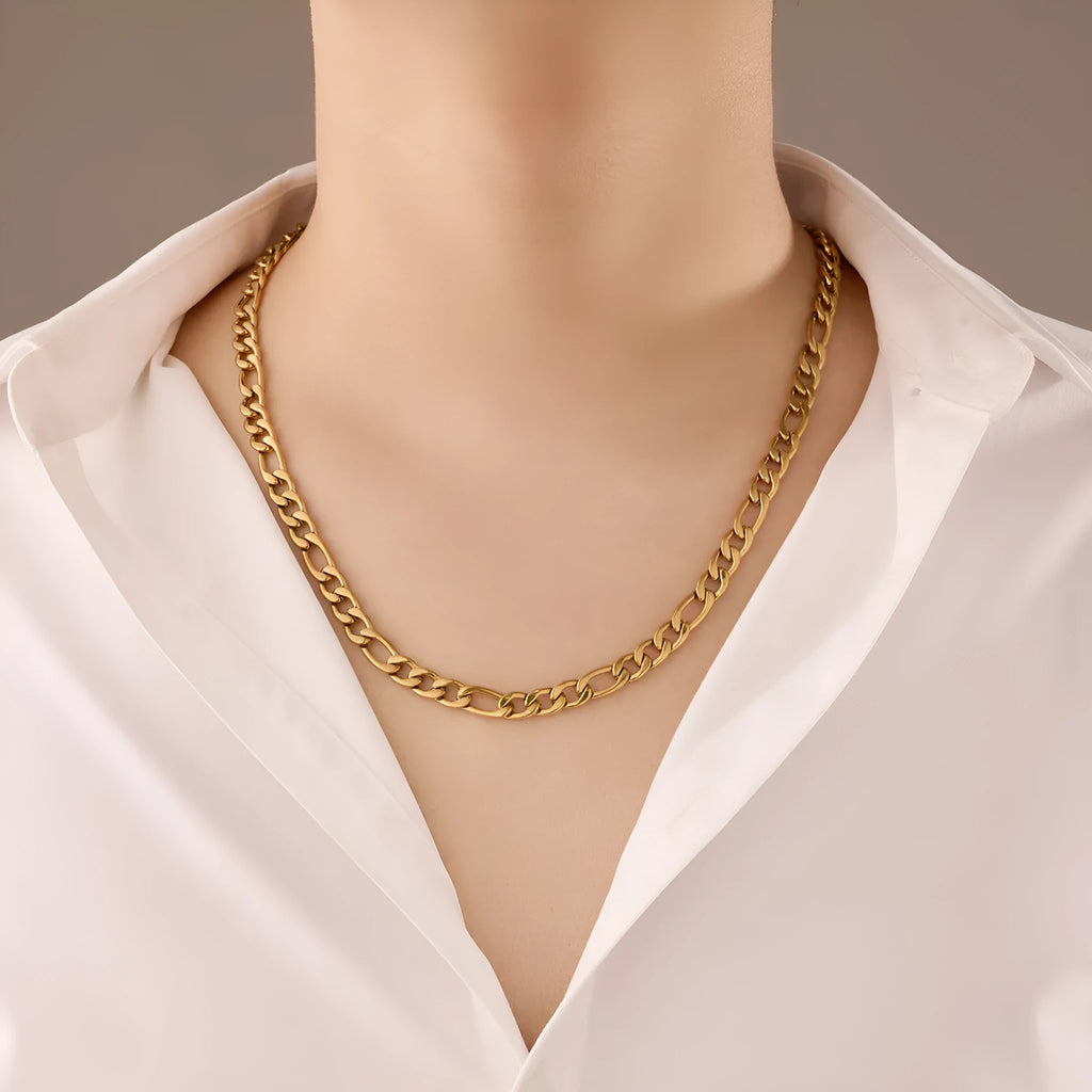 Gold-plated titanium steel clavicle chain necklace with 18K purity and stainless steel pendant
