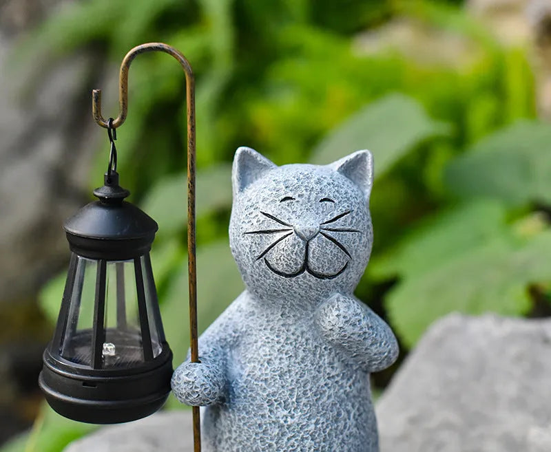 Resin cat lift solar garden lamp with pastoral design and integrated solar panel