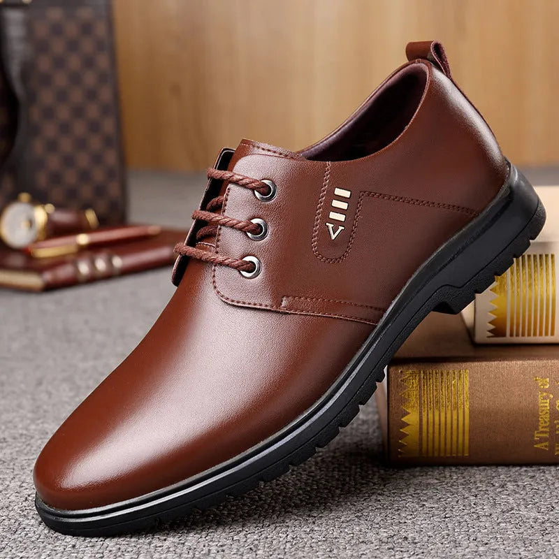 Men's business casual leather pumps in black with rubber sole, low top, PU upper, and horse buckle detail