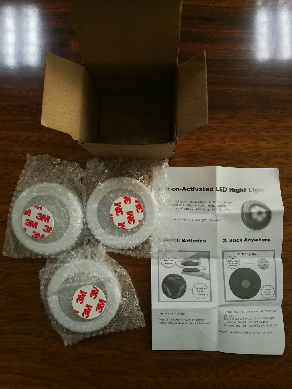 6 LED motion sensor cabinet light with strong magnetism and 3M adhesive pad, battery powered nightlight