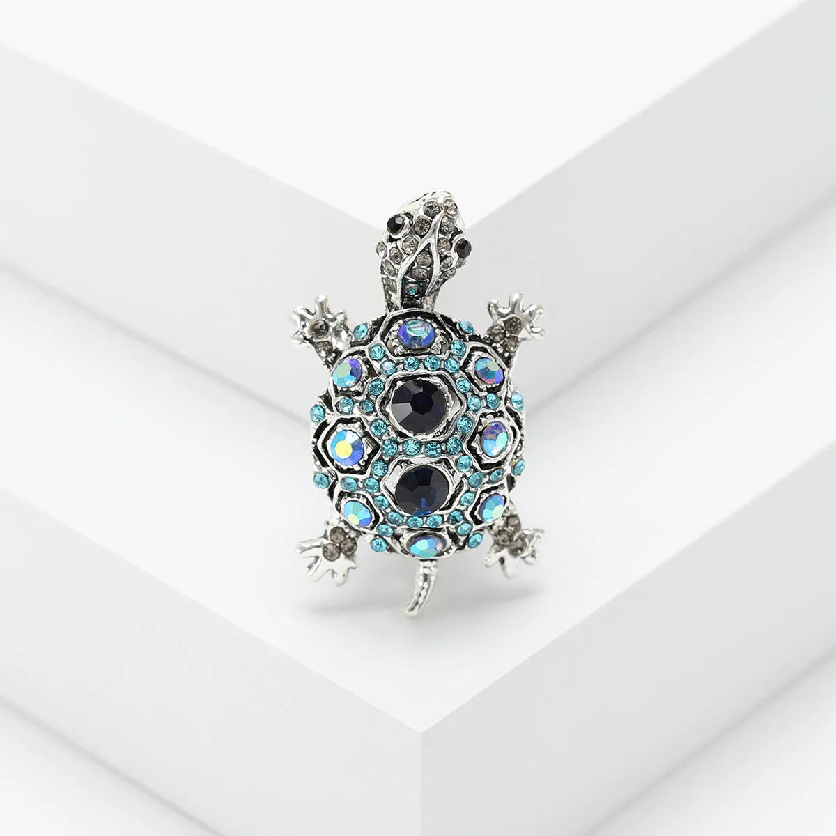 Retro rhinestone turtle brooch in alloy material available in blue, green, red colours