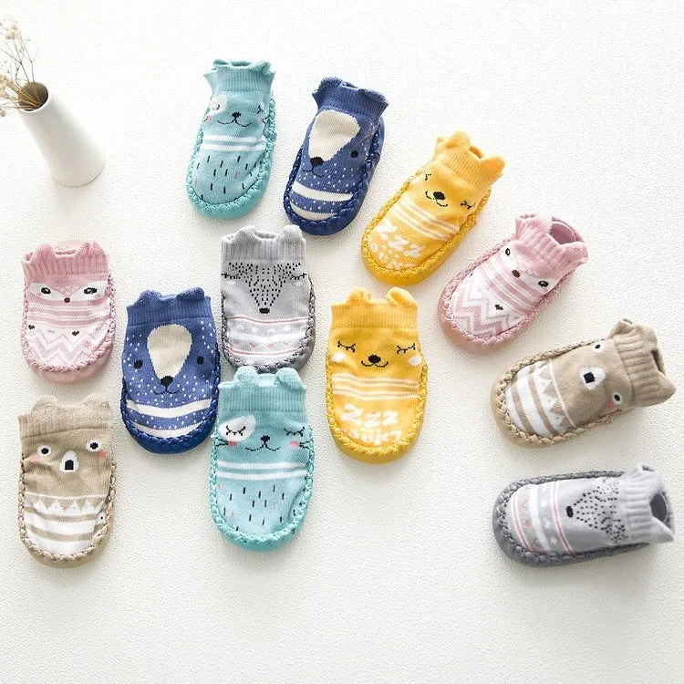 Baby floor socks with anti-slip sole in combed cotton fabric, showing colour and pattern options