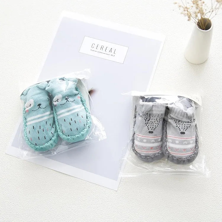 Baby floor socks with anti-slip sole in combed cotton fabric, showing colour and pattern options