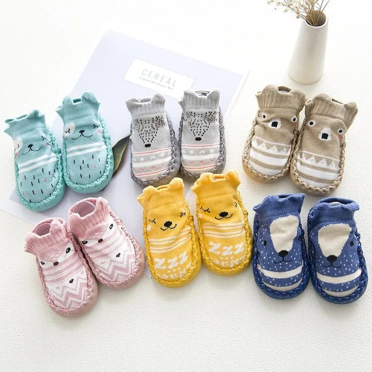 Baby floor socks with anti-slip sole in combed cotton fabric, showing colour and pattern options