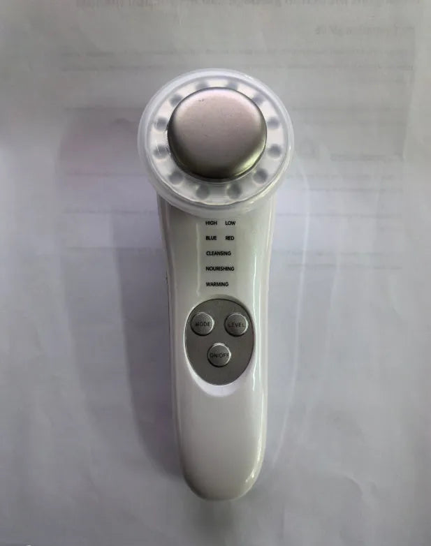 7 in 1 facial massager in platinum or silver with red blue light and EMS micro current, 45 x 55 x 151 mm