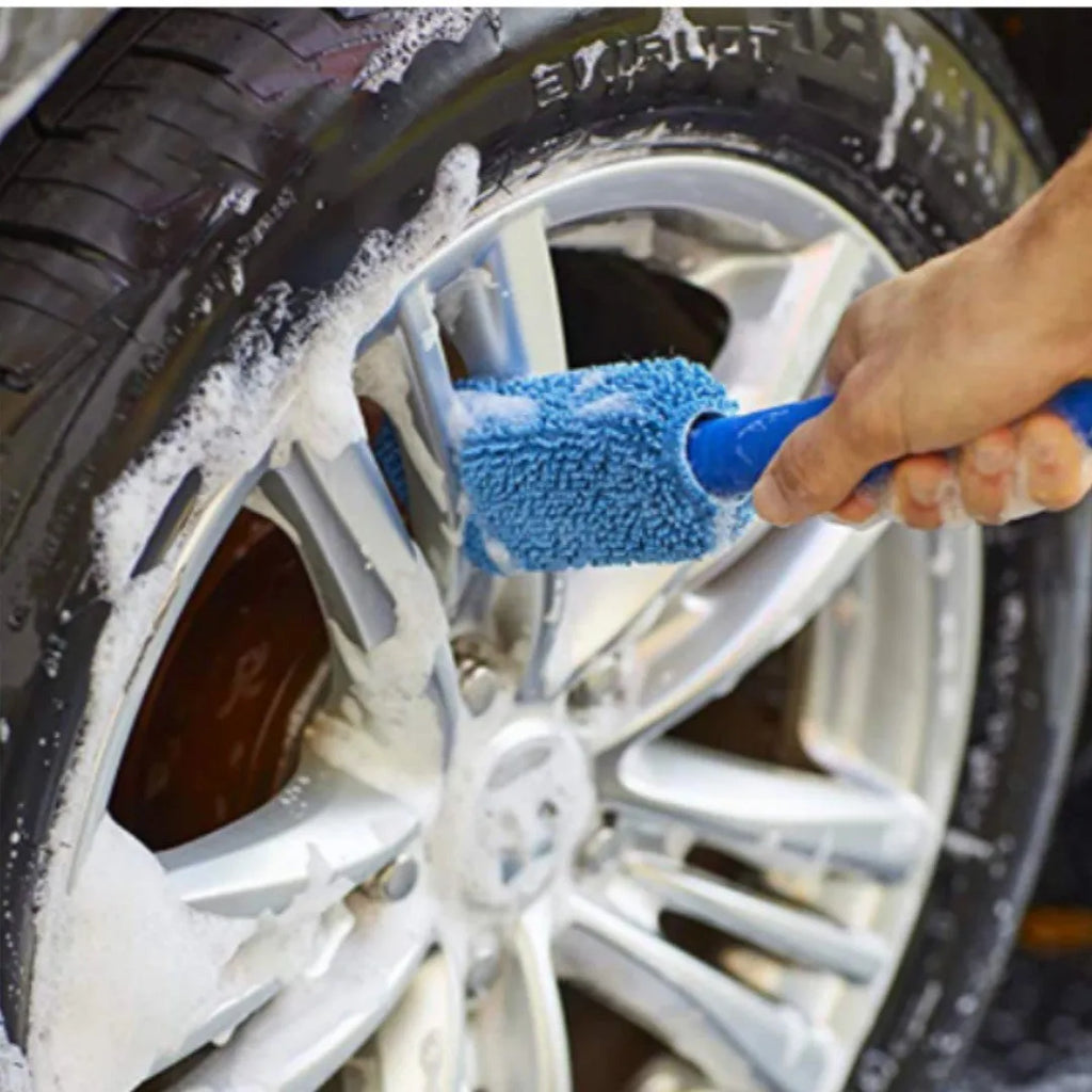 Microfiber car tire brush with long handle for cleaning wheels and hub caps
