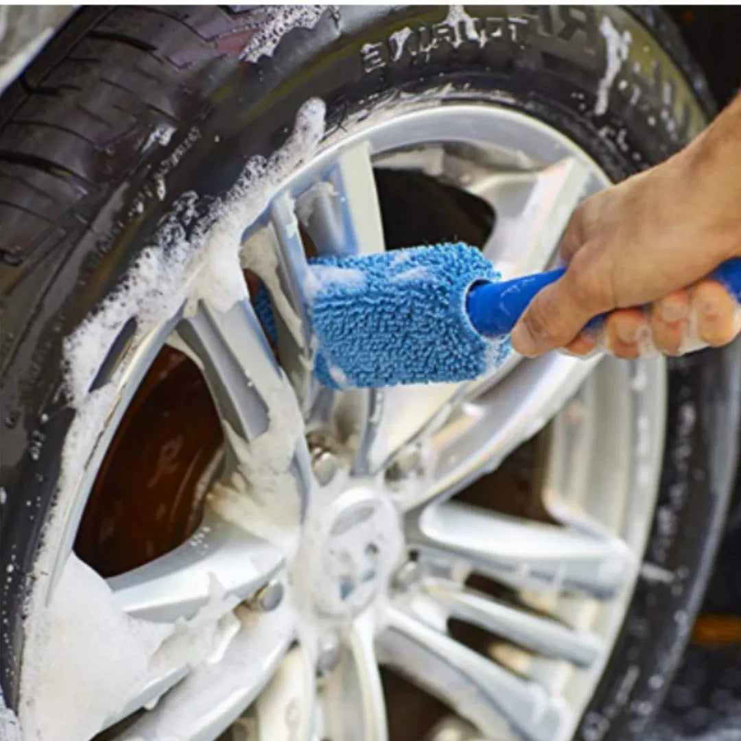 Microfiber car tire brush with long handle for cleaning wheels and hub caps