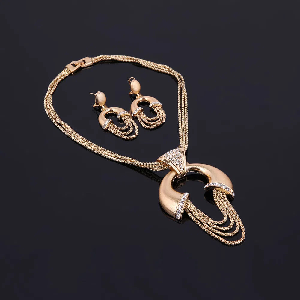 Four-piece alloy bridal jewellery set in 18K gold colour with artificial gem inlay and extension chain