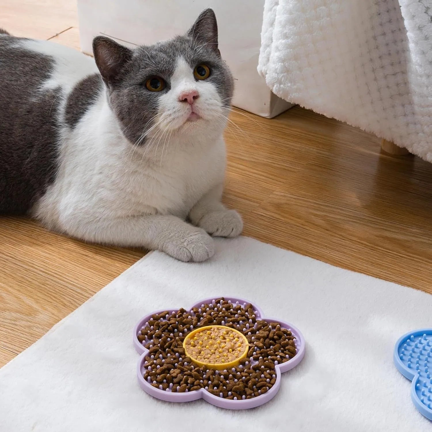 Flower-shaped silicone lick pad for pets with suction cups on smooth surface