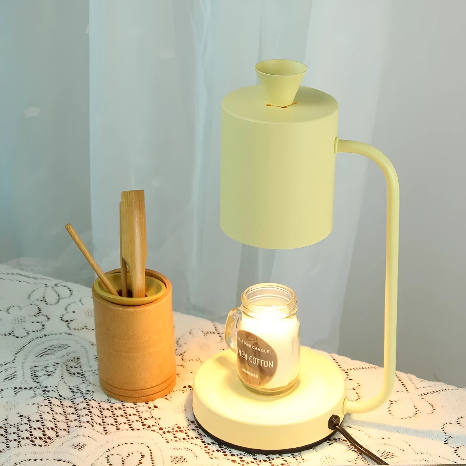 European style aromatherapy melting wax lamp with metal construction and dimmer switch