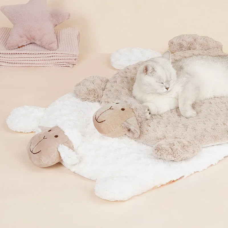 Pet mat in lamb fabric, 40x50cm, available in coffee and white, for cats and dogs.