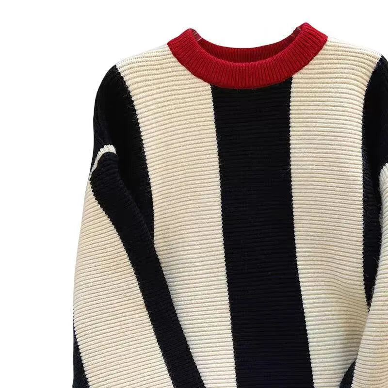 Women's striped cashmere sweater with contrast colours, round neck, and regular sleeves.