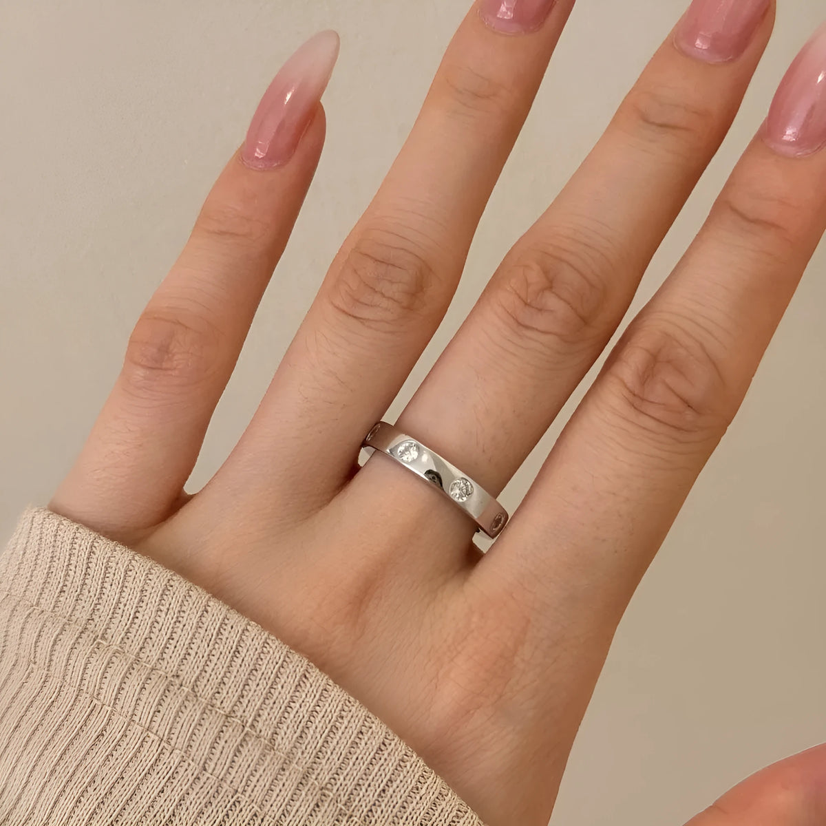 Personalized simple silver ring with zircon inlay in white gold colour, geometric shape, sizes no.6 to no.9.