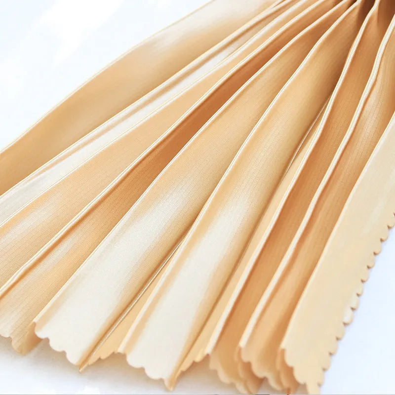 Auto retractable car sun curtain in roller shutter design for windscreen heat insulation