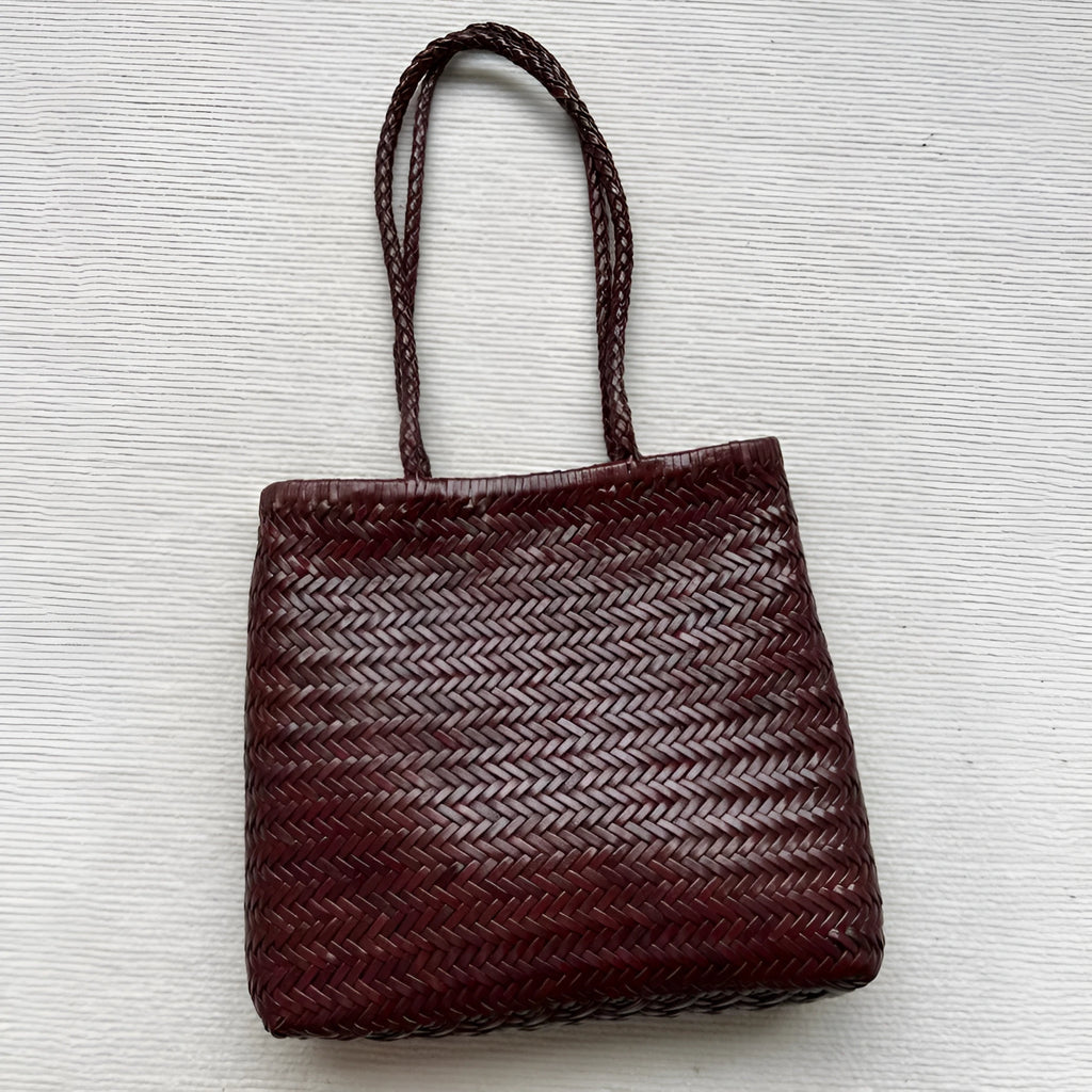 Brown handmade woven tote bag made of genuine cowhide leather with a three-dimensional pocket.