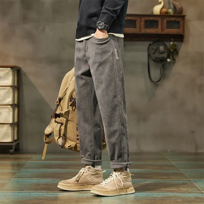 Corduroy men's straight-leg casual trousers in tapered street fashion style with mid-waist design