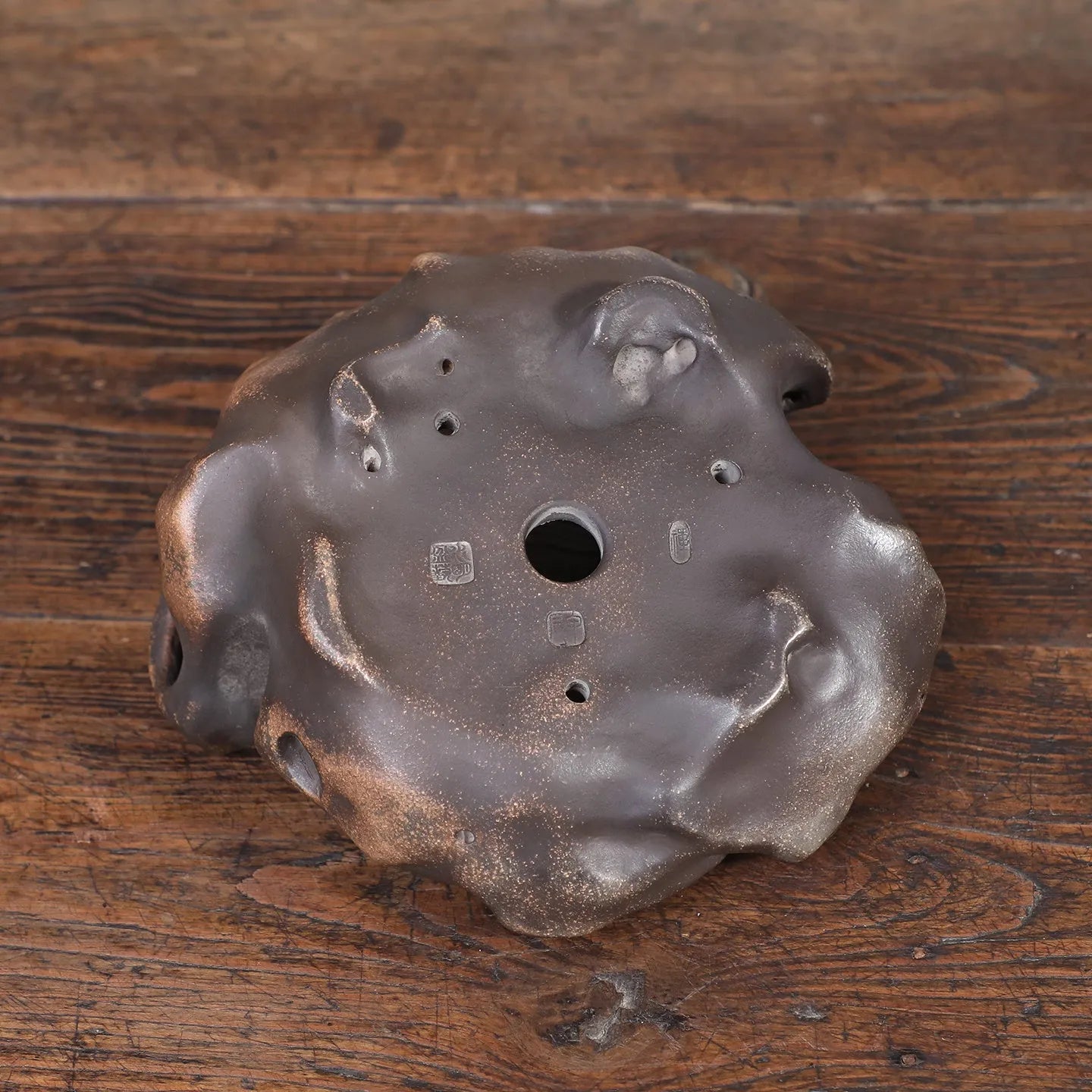 Brown mud ceramic flower pot with alien shape, 21x10x7cm, for desktop planting