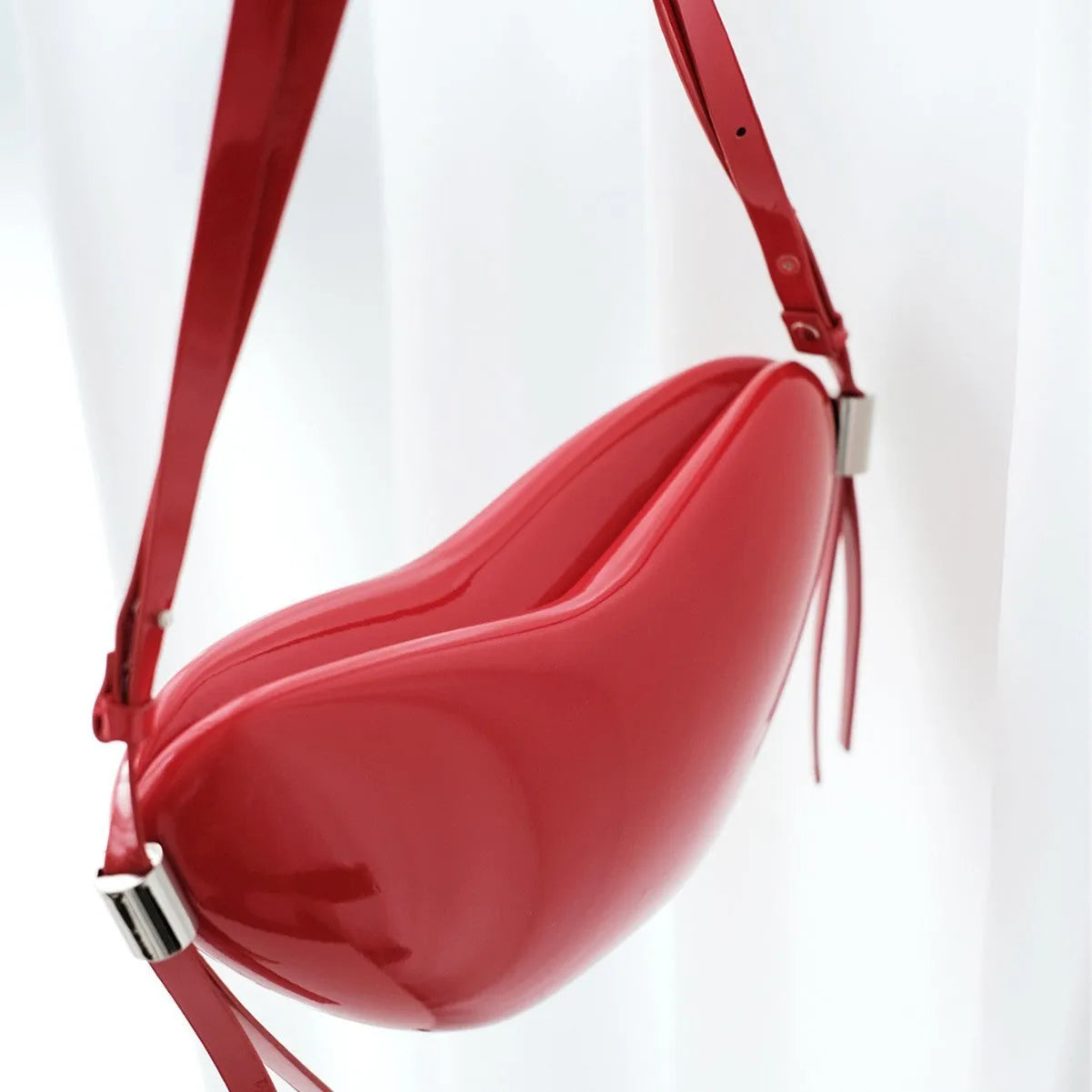 Peach Heart High Sense Girly Simplicity crossbody bag heart shaped solid red PU with sandwich pocket and shoulder strap