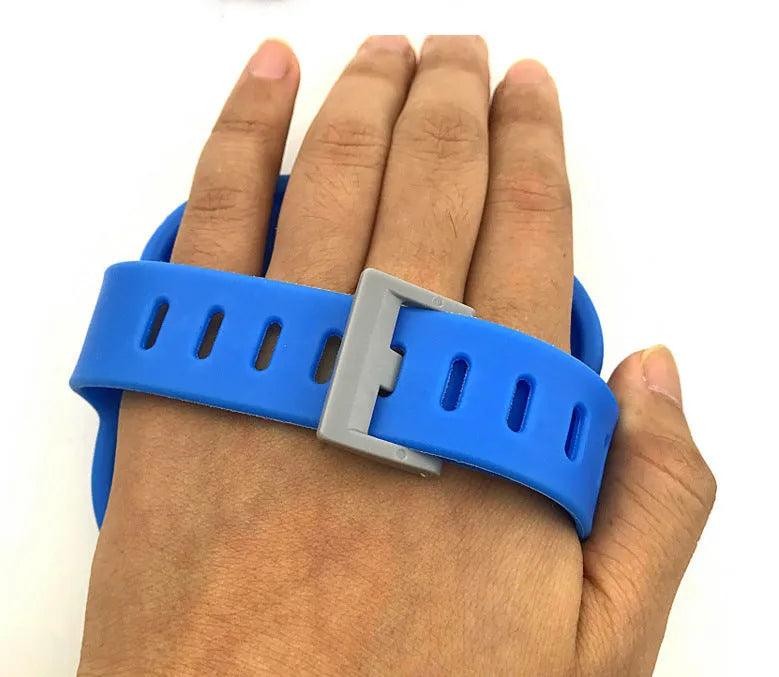 Blue pet washing tool with silicone glove, 2.5m hose, and tap adapters for dog bathing