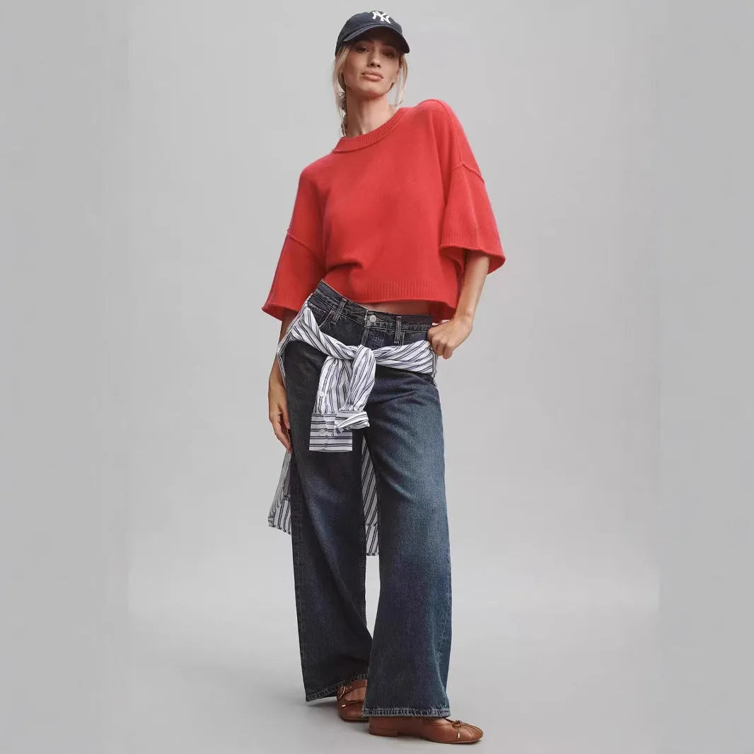 Red or white short viscose T-shirt for an exposed navel hot girl style look