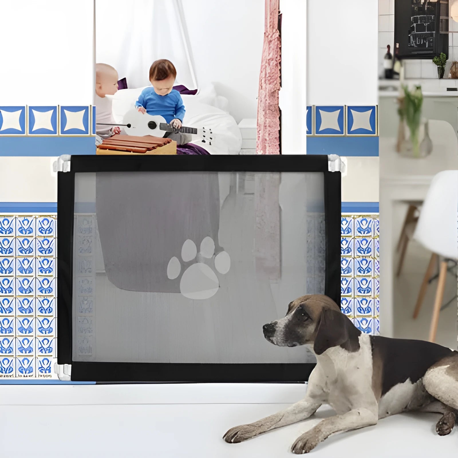 Black portable dog gate fence made of reinforced fibre and polyethylene, 80cm height