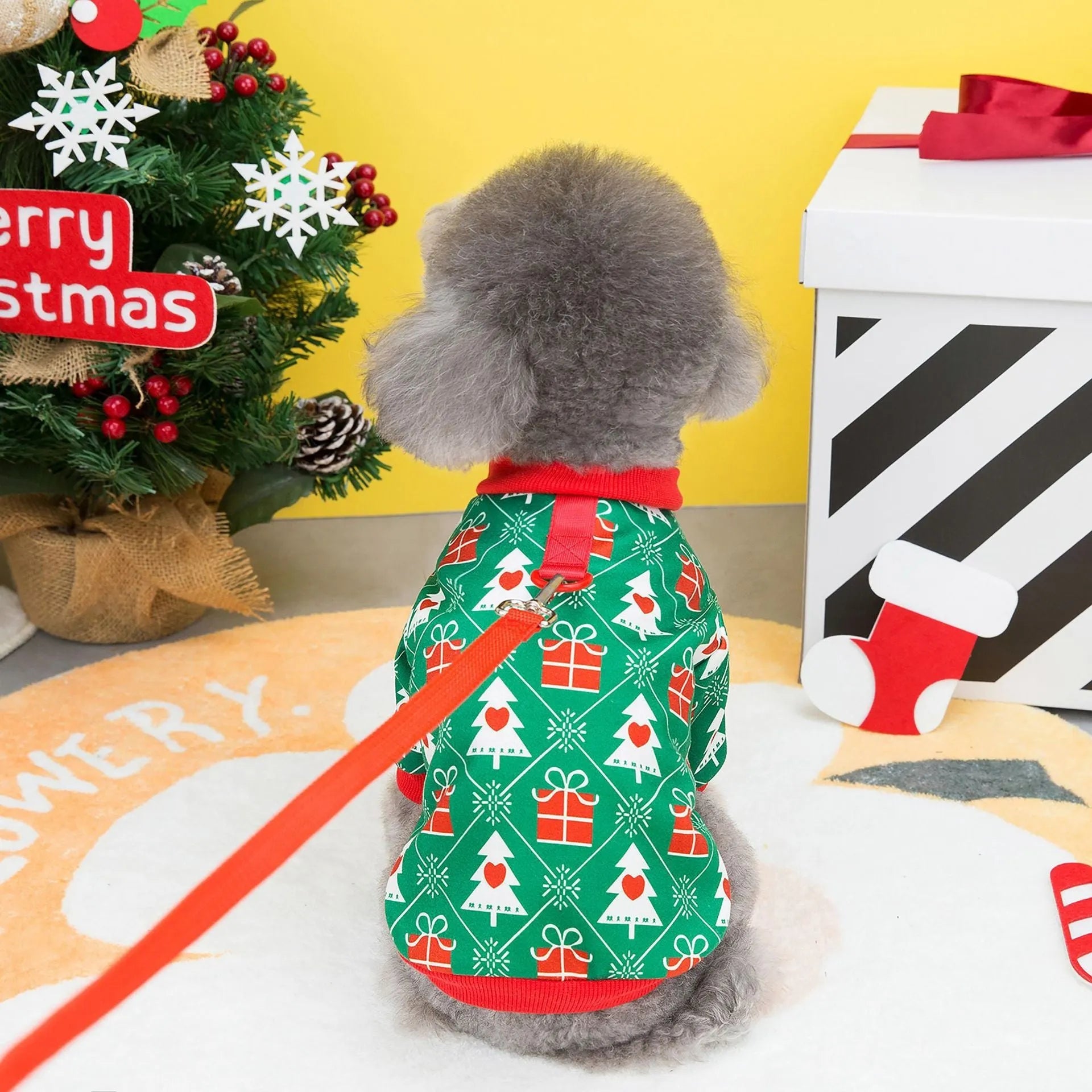 Green or red Christmas tree patterned pet hoodie for dogs and cats, sizes S M L XL XXL.