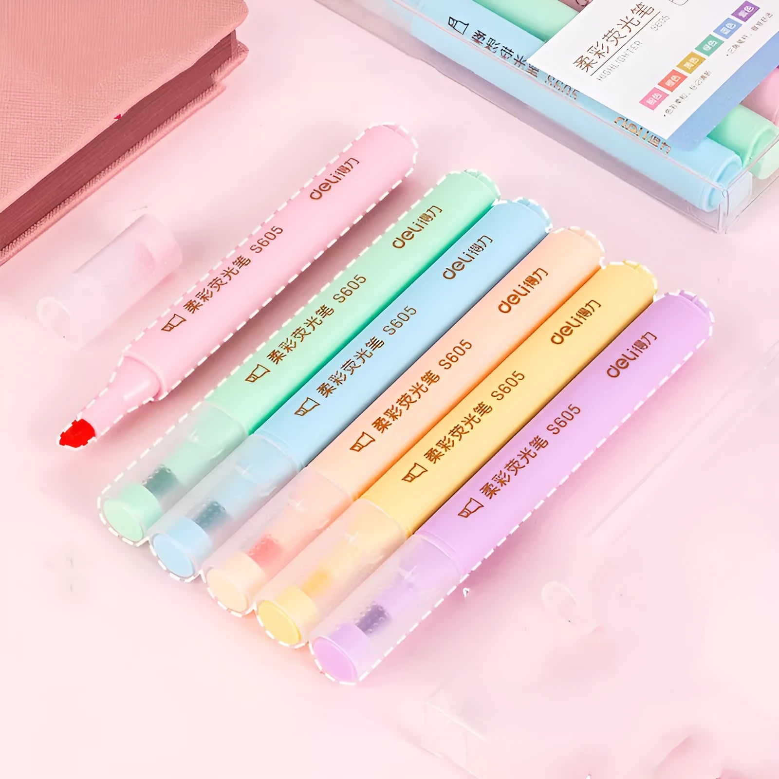 Deli S605 oblique head highlighter pen set showing macaron colour options with transparent penholders