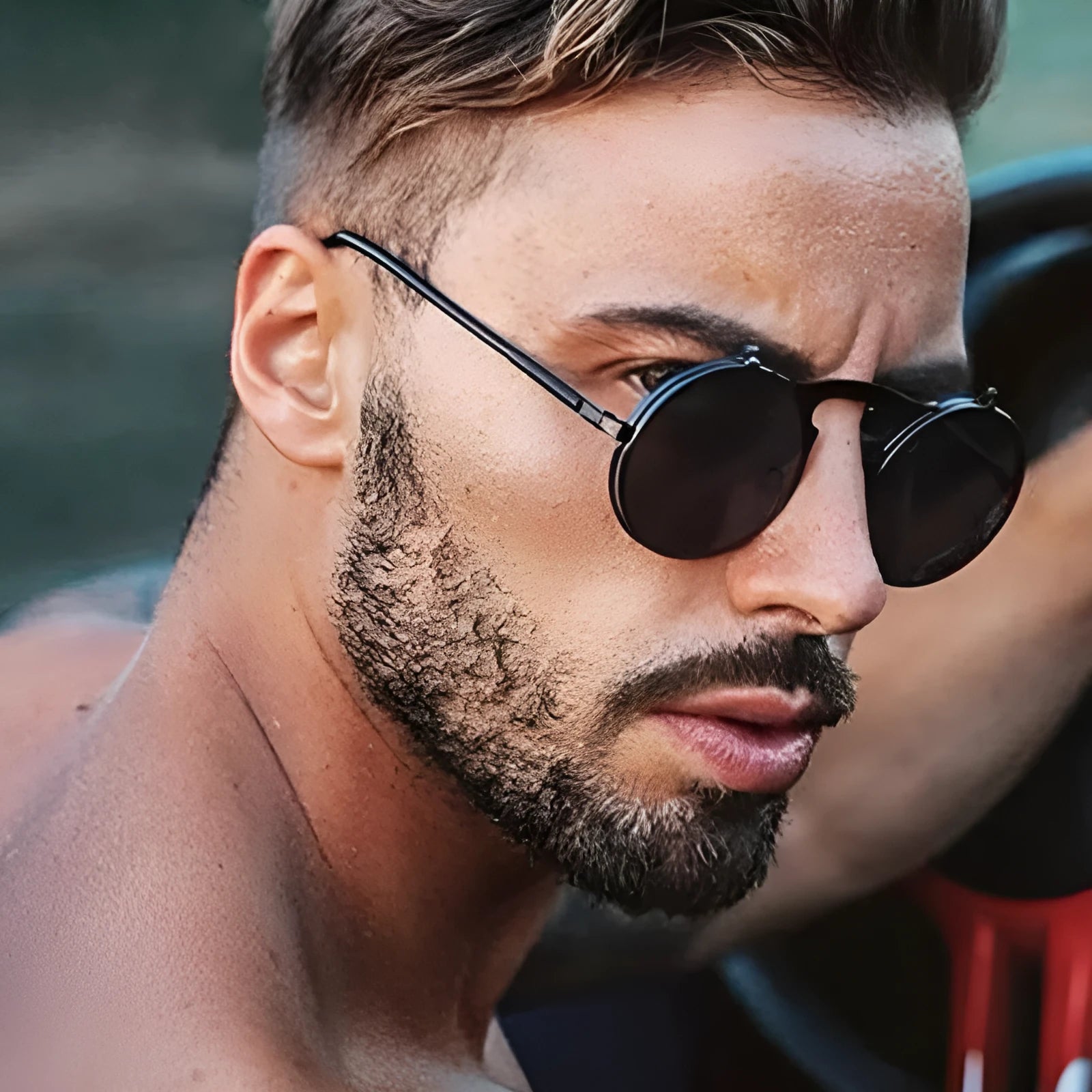 Personalised men's round sunglasses with resin lens in Gold Black colour