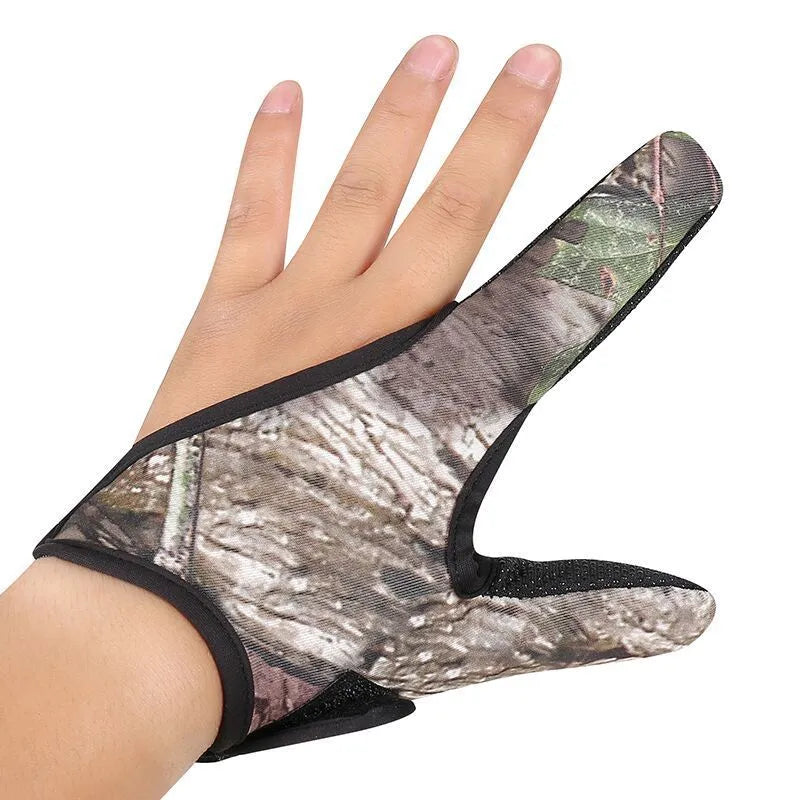 A single two-finger fishing glove in camouflage colour, showing the diving cloth back and microfiber palm material.