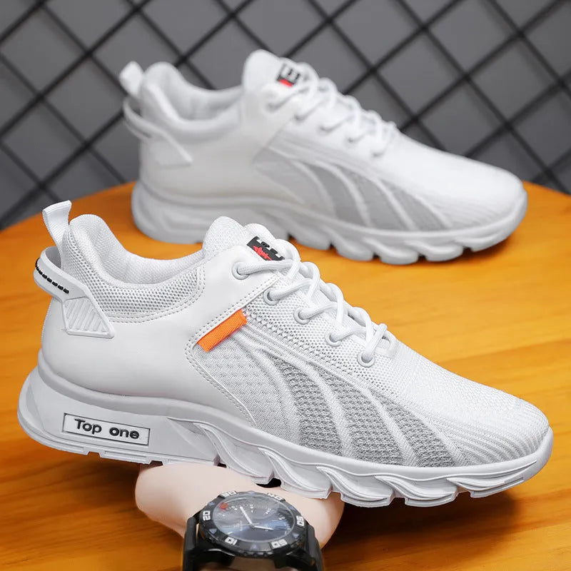 Men's lightweight running shoes with flyknit upper, rubber sole, and colour blocking, sizes 39-45