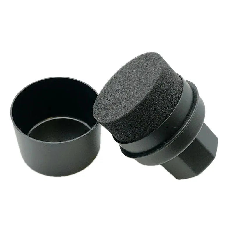 Black and red tyre sponge brush with polypropylene handle and snap-on lid for applying car tyre shine.