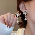 Women's vintage pearl earrings in electroplated alloy, fashion simple style, one pair in Black, Gold, Silver or White.