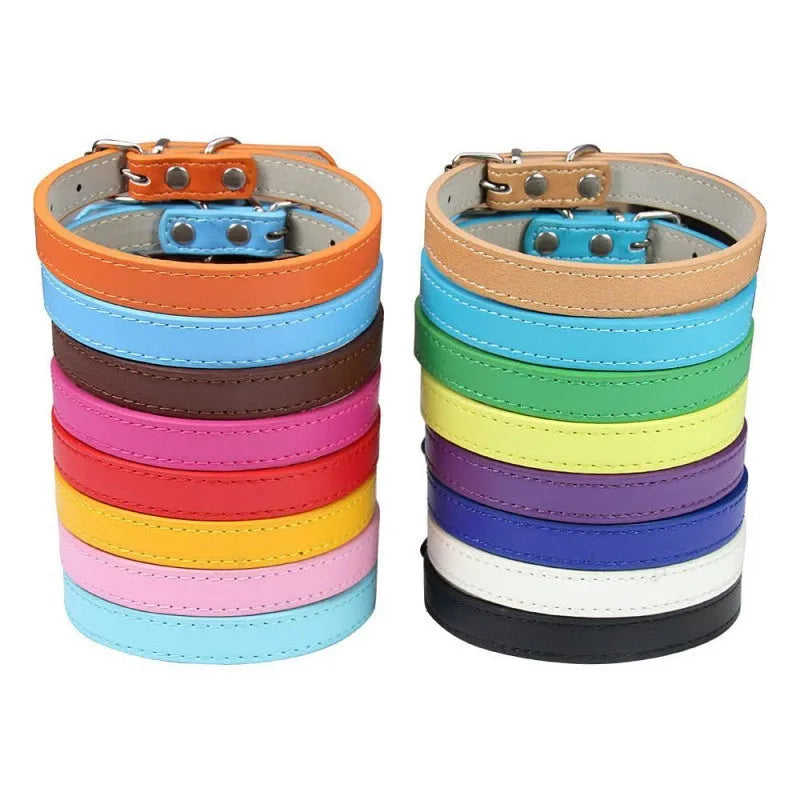 Small and medium dog collar in black PU leather with adjustable buckle, monochrome design